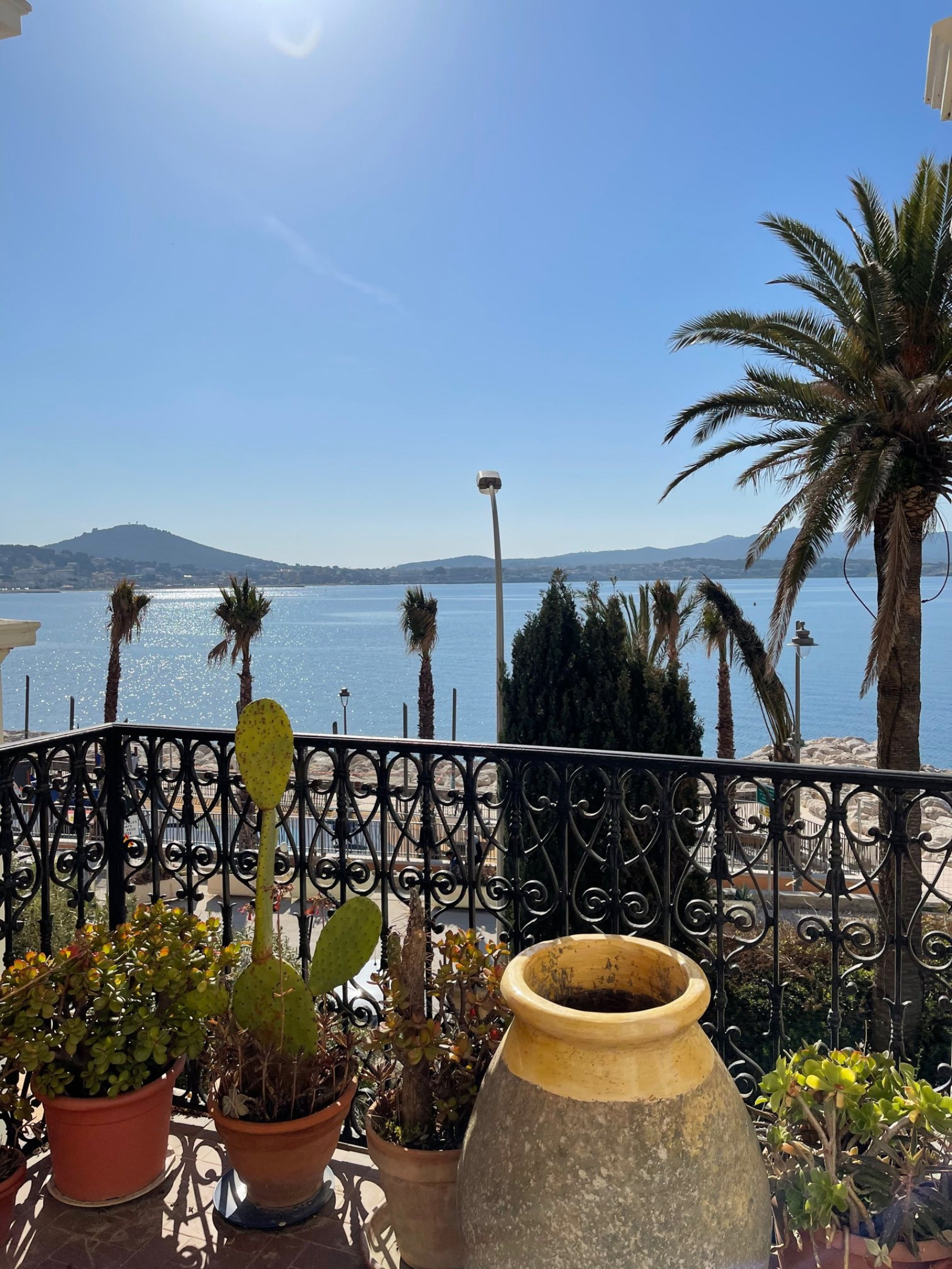 Vente Sanary Corniche des Baux Appartement T4 dans immeuble de caractère en front de mer